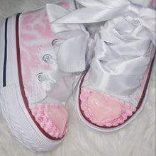 Load image into Gallery viewer, Pink Hearts Icing Pumps
