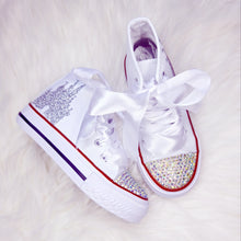 Load image into Gallery viewer, Silver Glitter Castle Pumps

