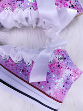 Load image into Gallery viewer, Purple Pink and White with sparkles Pumps
